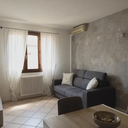 Urban Light 1bedr, 1sofabed, Stay, Free Parking Daire